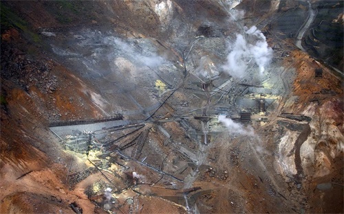 装载机燃油在哪里放，铲车空压机从哪里放油