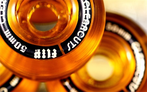 侧卸式装载机操作有什么不同,土方施工工具包括哪些?